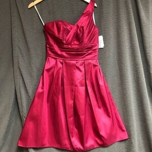 Nwt David’s bridal size 2 watermelon color one shoulder taffeta material